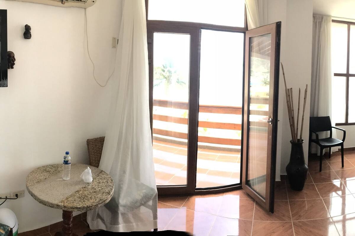 Superior Triple Room, Sea View (with air conditioner) | Peti besi dalam bilik, langsir/tirai gelap terus