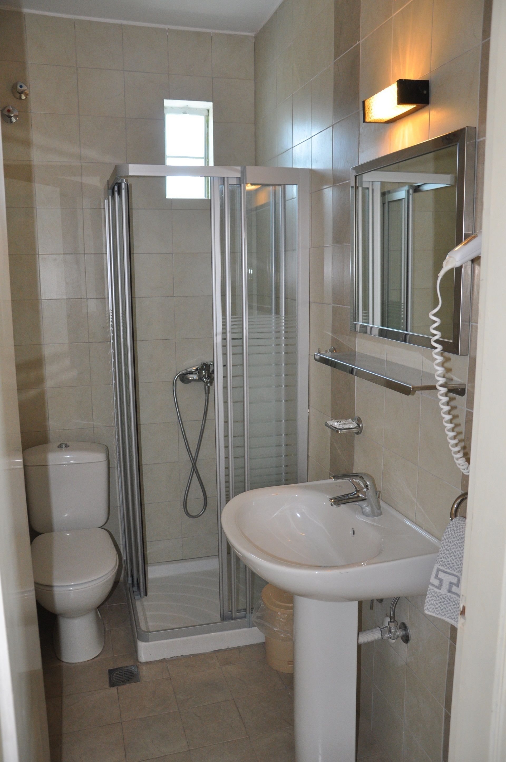 shower, free toiletries, hair dryer, towels