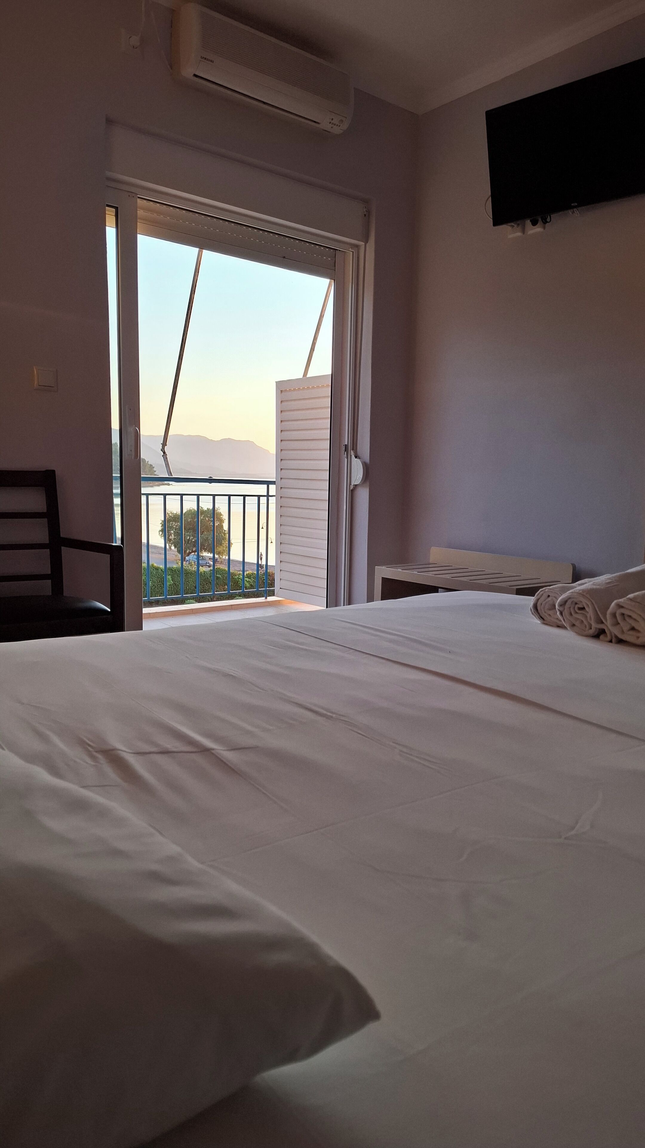 standard double room | 1 bedroom, minibar, in-room safe, desk