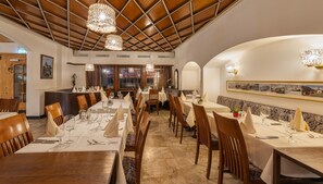 當地料理、露天餐廳