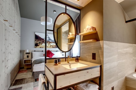 Double Room (Arve) | 1 bedroom, hypo-allergenic bedding, in-room safe, desk