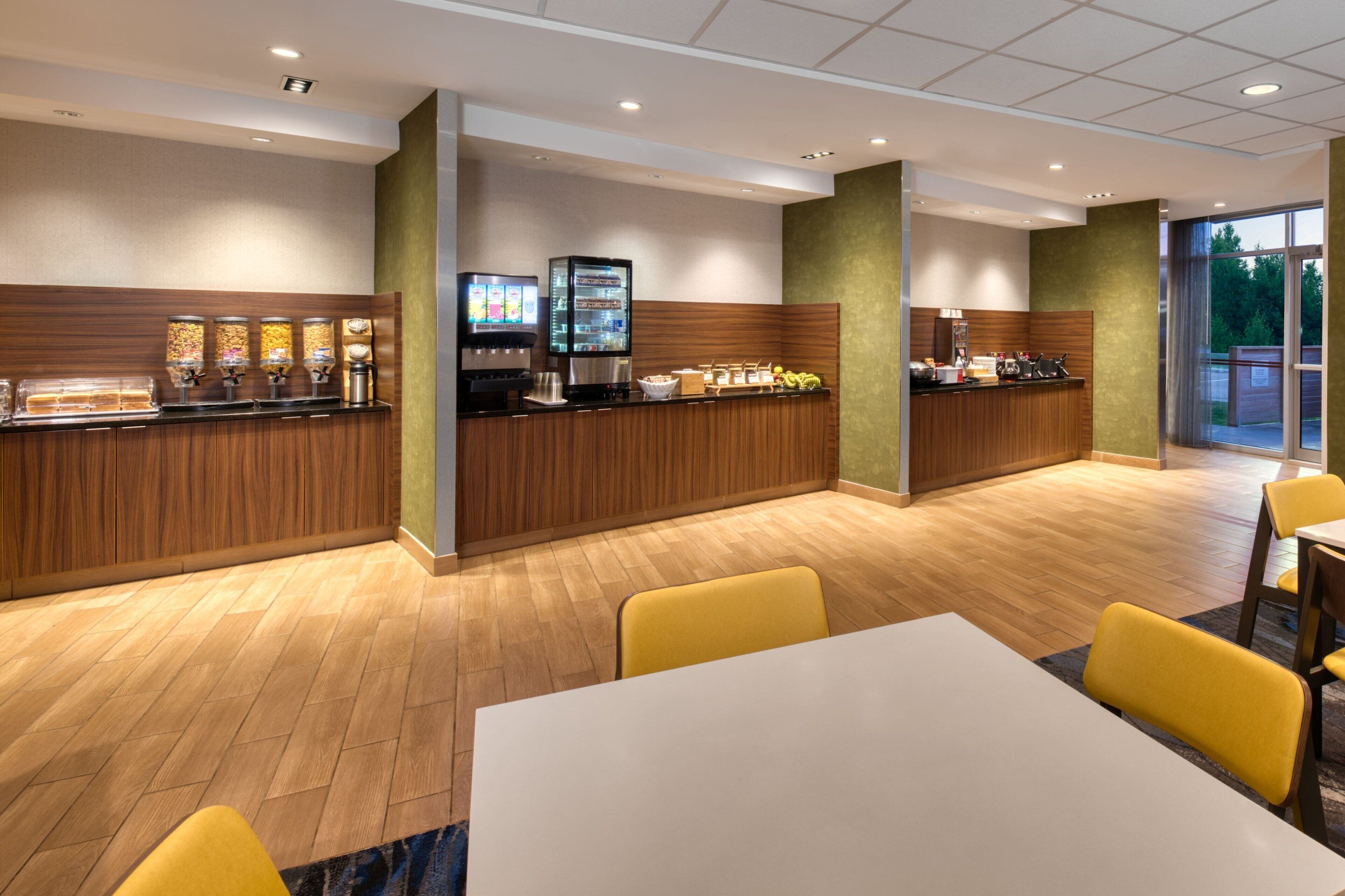 free daily continental breakfast