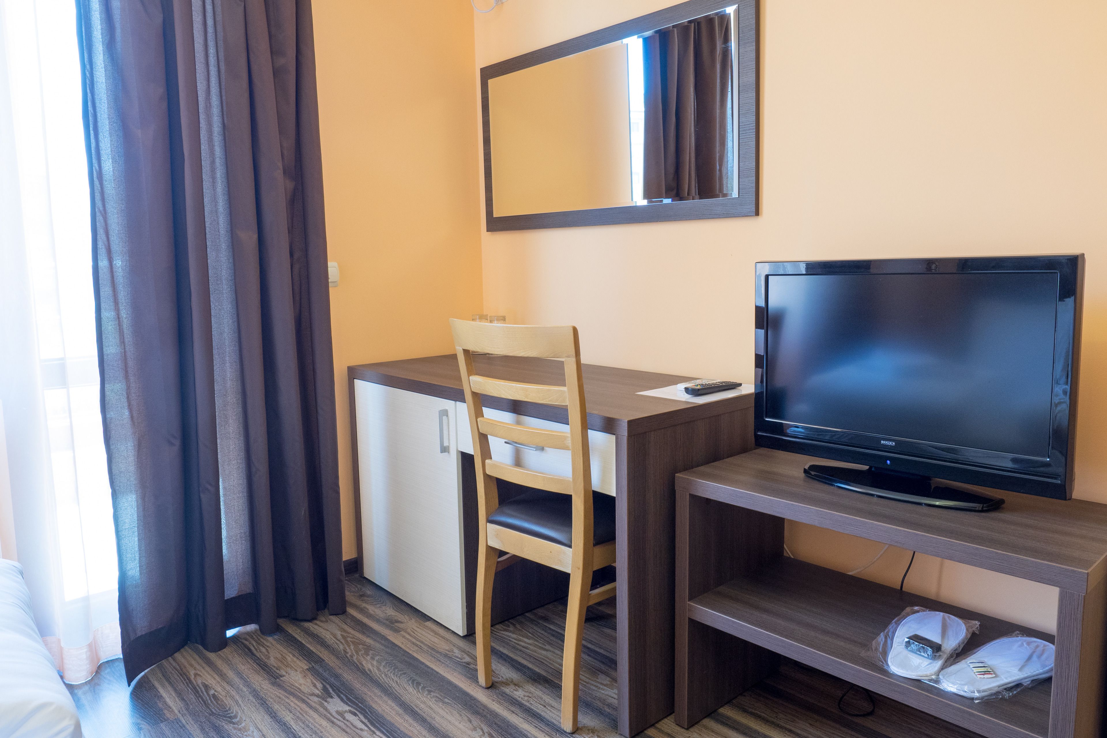 minibar, in-room safe, soundproofing, iron/ironing board