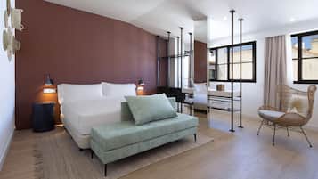 Kamar Superior, 1 Tempat Tidur King | Area keluarga | Televisi layar datar 55-inci dengan saluran TV digital dan TV