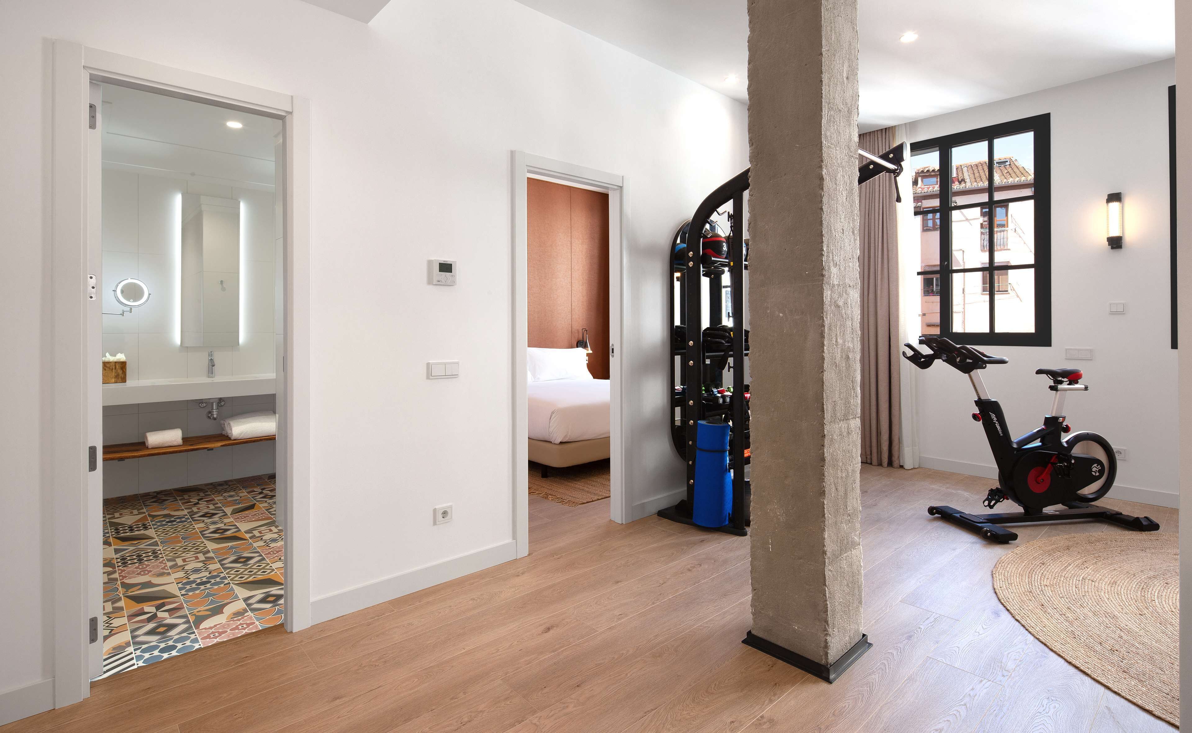 room, 1 king bed (five feet to fitness) | 1 bedroom, hypo-allergenic bedding, memory-foam beds, minibar