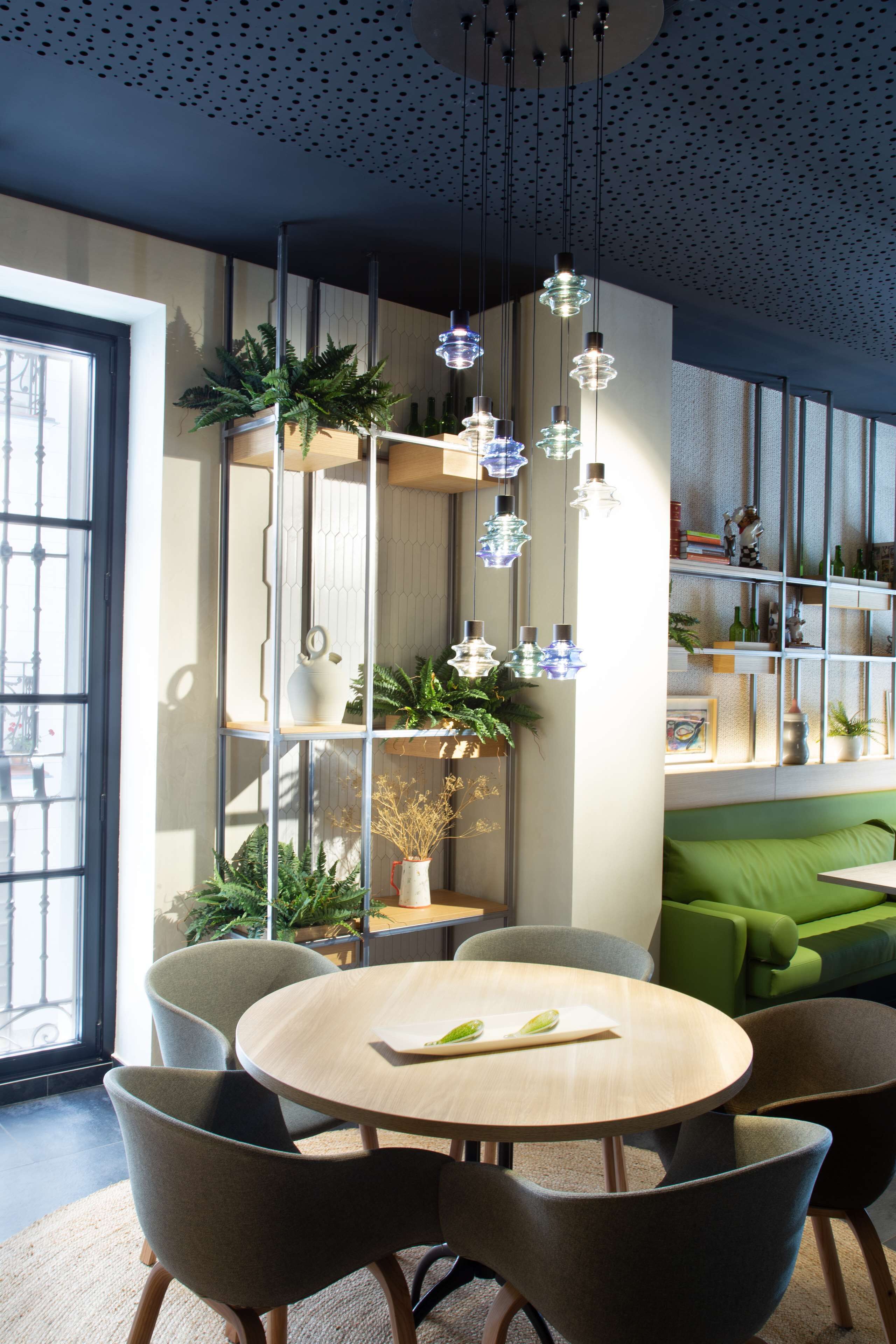 breakfast, lunch and dinner served