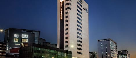 Façade de lâhĂ©bergement - soirĂ©e/nuit