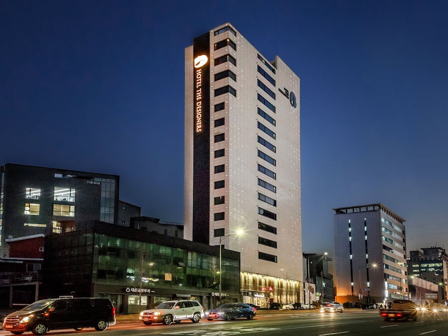 Fachada del alojamiento - Noche