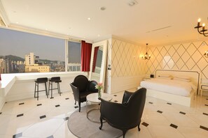 Royal Suite (TwinBed,Max 3 guests-Contact property) | Memory foam beds, individually decorated, desk, blackout drapes - Hotel The Designers Hongdae (Seoul)