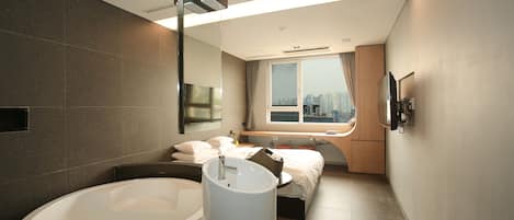 Suite (TwinBed,Max 3 guests-Contact property) | Memory foam beds, individually decorated, desk, blackout drapes