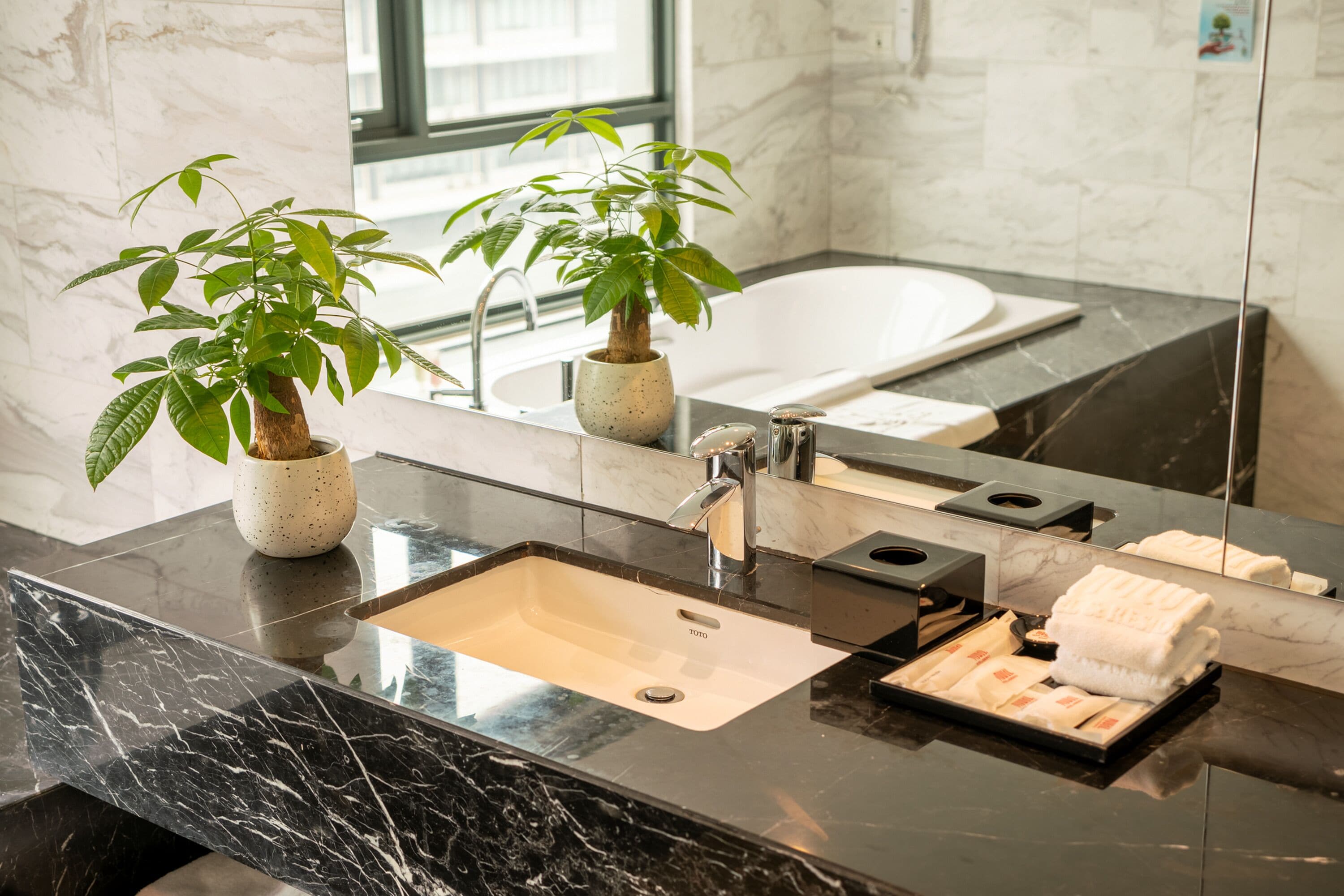 king suite with balcony | 1 bedroom, minibar, in-room safe, desk