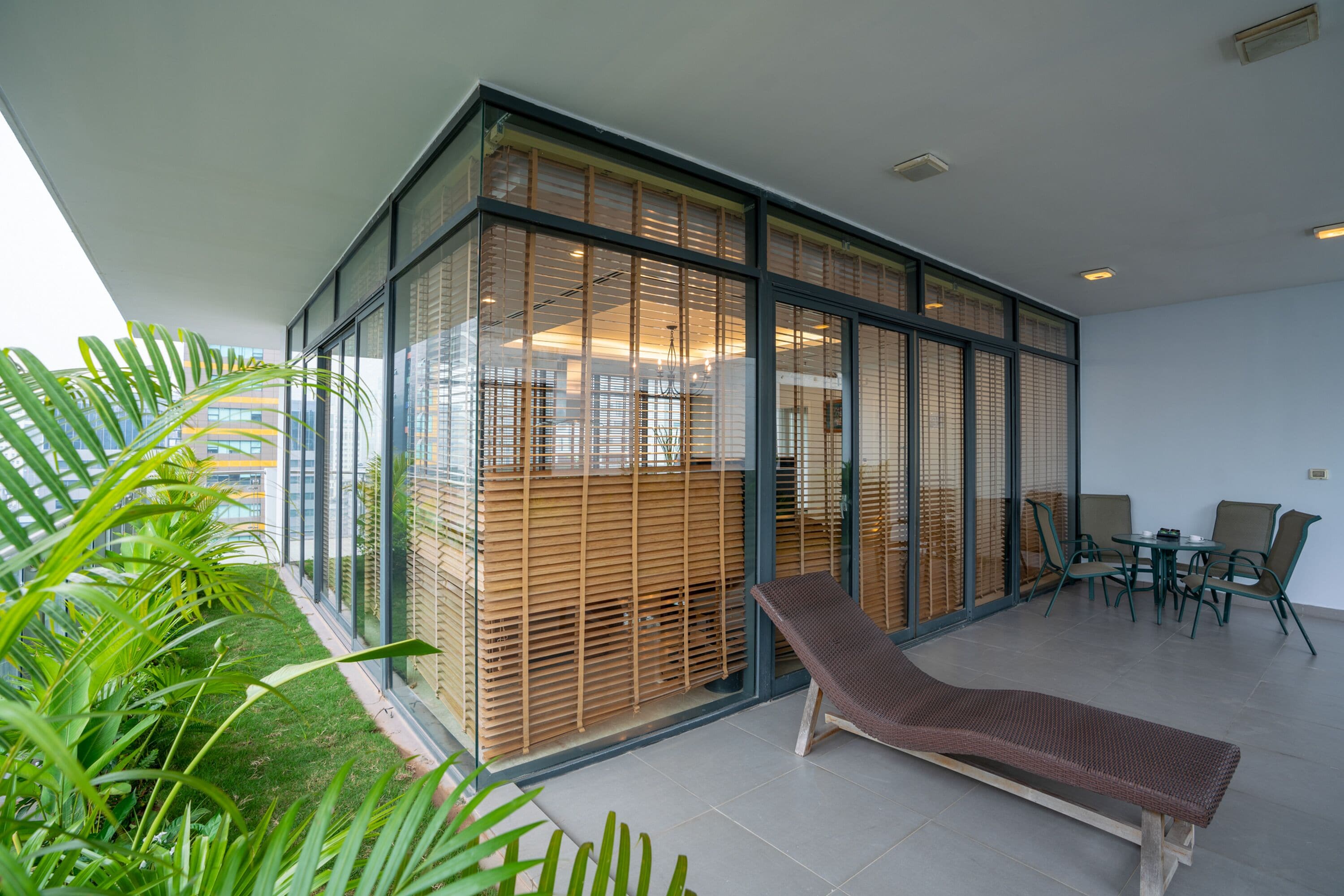 King Suite with Balcony | Minibar, in-room safe, desk, laptop workspace