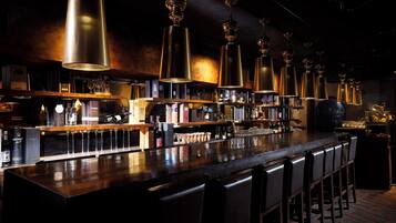 2 restaurants; ze serveren er ontbijt, lunch en diner