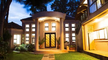 Entrada al alojamiento