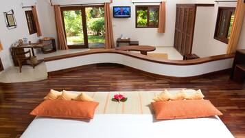 Bungalow estándar, vistas al jardín | Ropa de cama de alta calidad, minibar, caja fuerte y escritorio