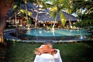 Outdoor pool, pool umbrellas, sun loungers