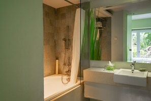 Gratis toiletartikler, hårtørrer, hjemmesko, håndklæder