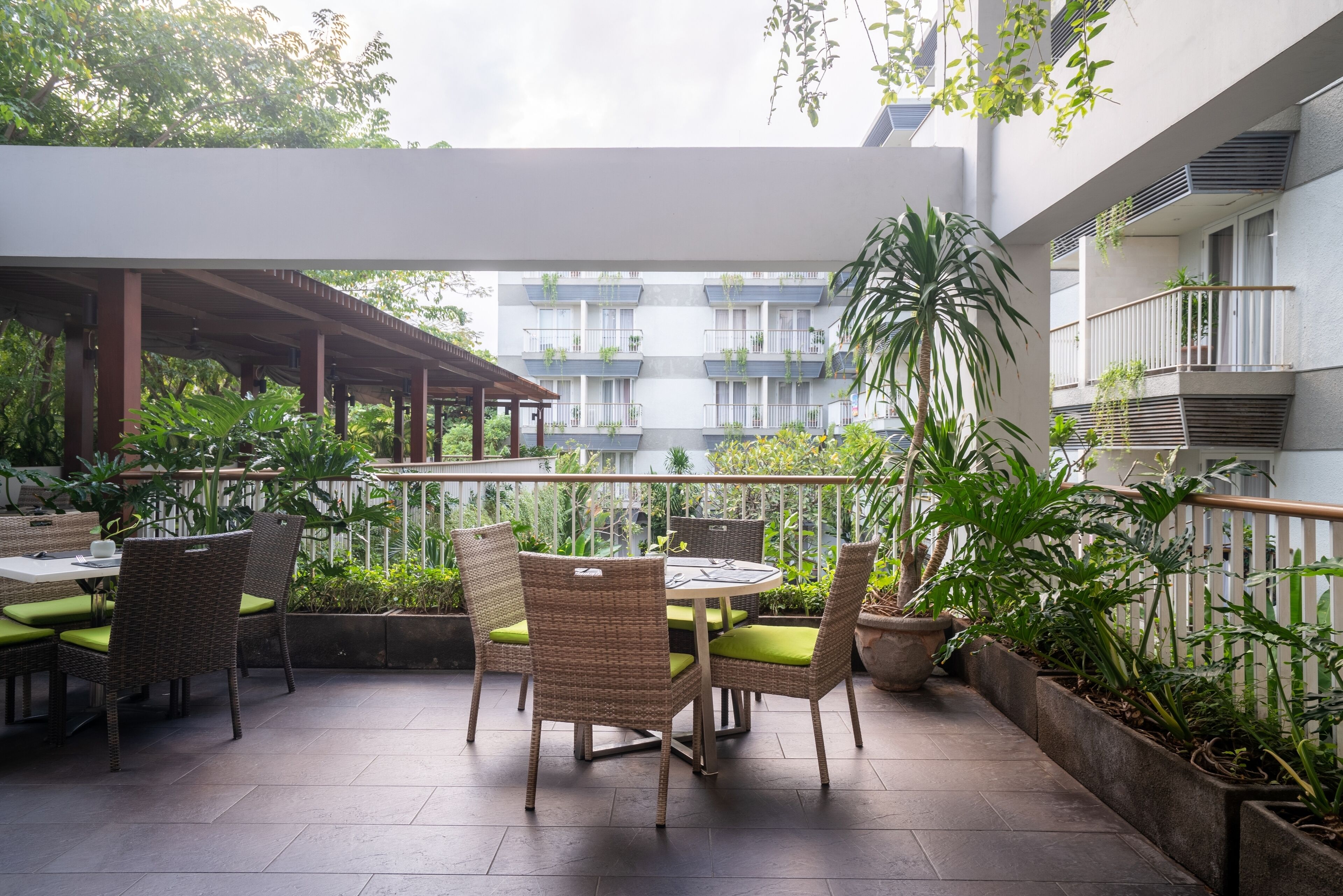 breakfast, lunch, dinner served; international cuisine, pool views