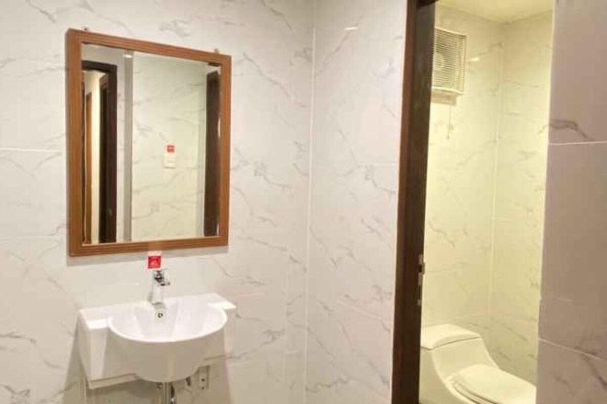Standard Single No Window With Private Shower And Shared Toilet