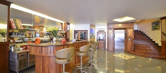 Golden House International Hotel