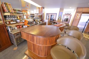 Bar (in der Unterkunft)