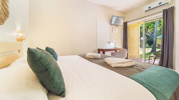 مكتب ومكواة/لوح كي وأسرّة أطفال/رضّع (مجانًا) وواي فاي مجانًا