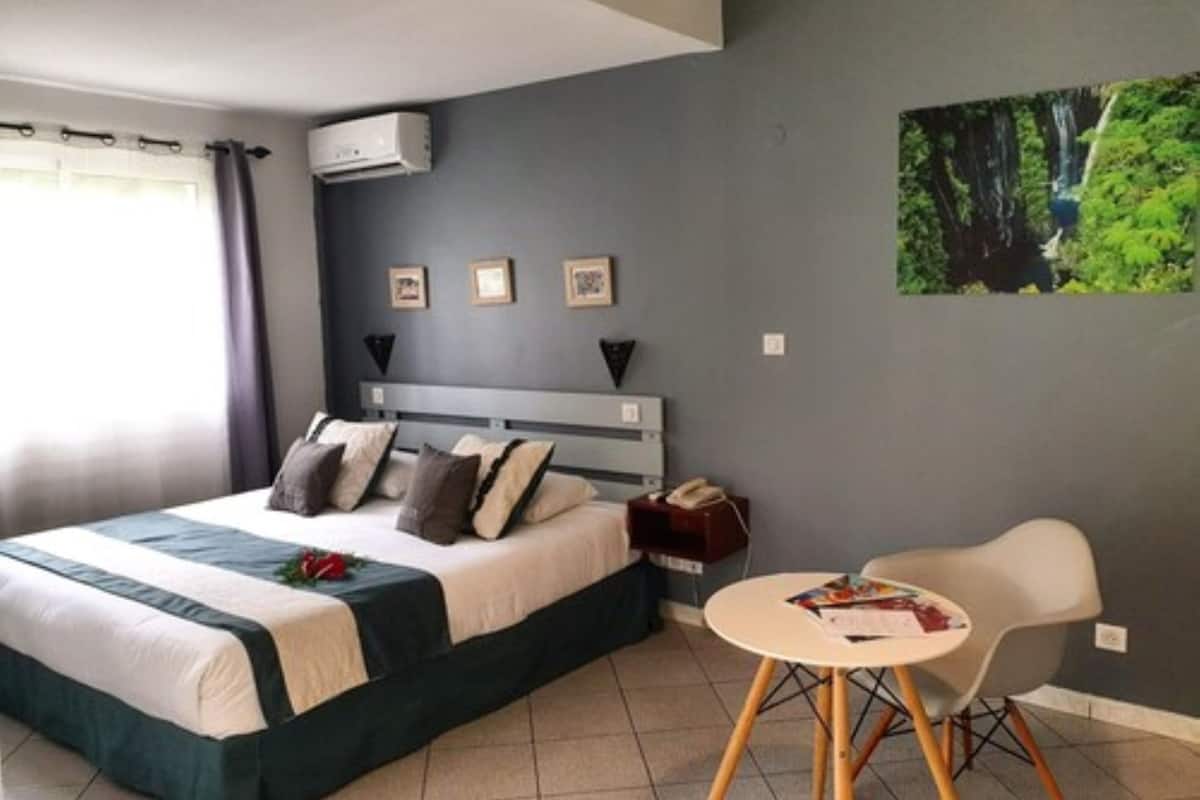 Superior Double Room, 1 King Bed | Desk, iron/ironing board, free cribs/infant beds, free WiFi