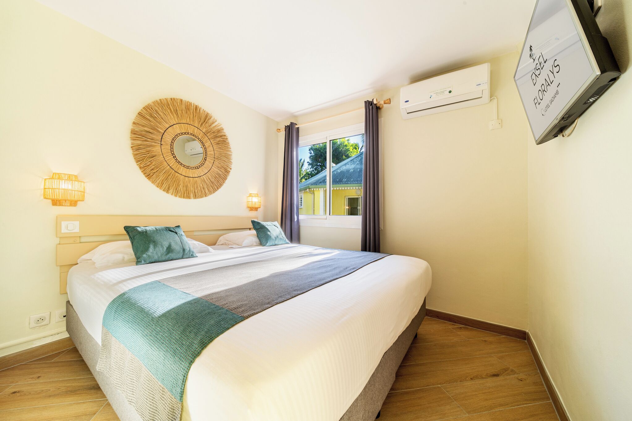 Familien-Vierbettzimmer | Schreibtisch, Bügeleisen/Bügelbrett, kostenlose Babybetten