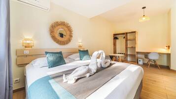 مكتب ومكواة/لوح كي وأسرّة أطفال/رضّع (مجانًا) وواي فاي مجانًا