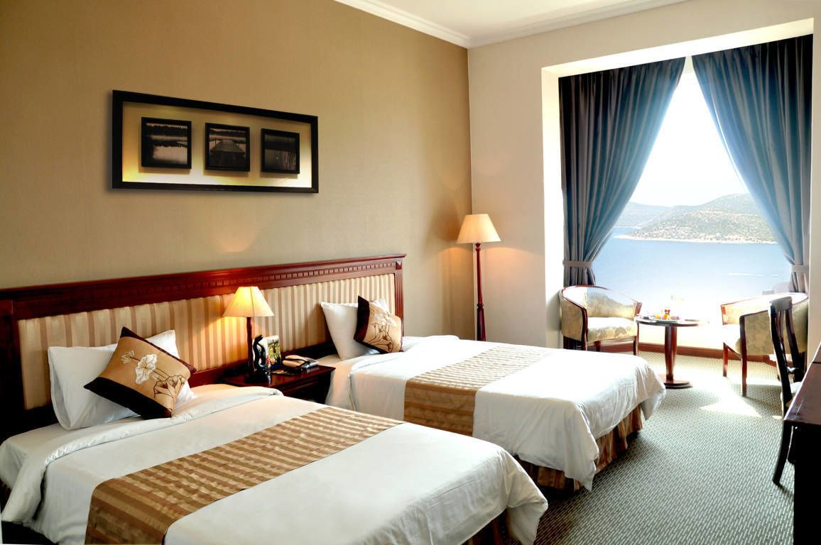Phòng 2 giường đơn Deluxe, 2 giường đơn, quang cảnh vịnh | Minibar, két bảo mật tại phòng, màn/rèm cản sáng 
