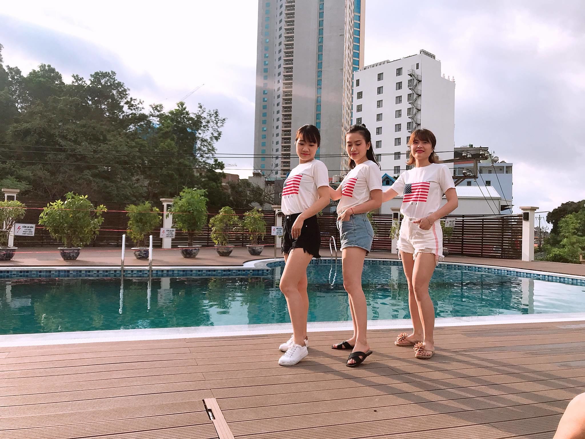 Hồ bơi ngoài trời 