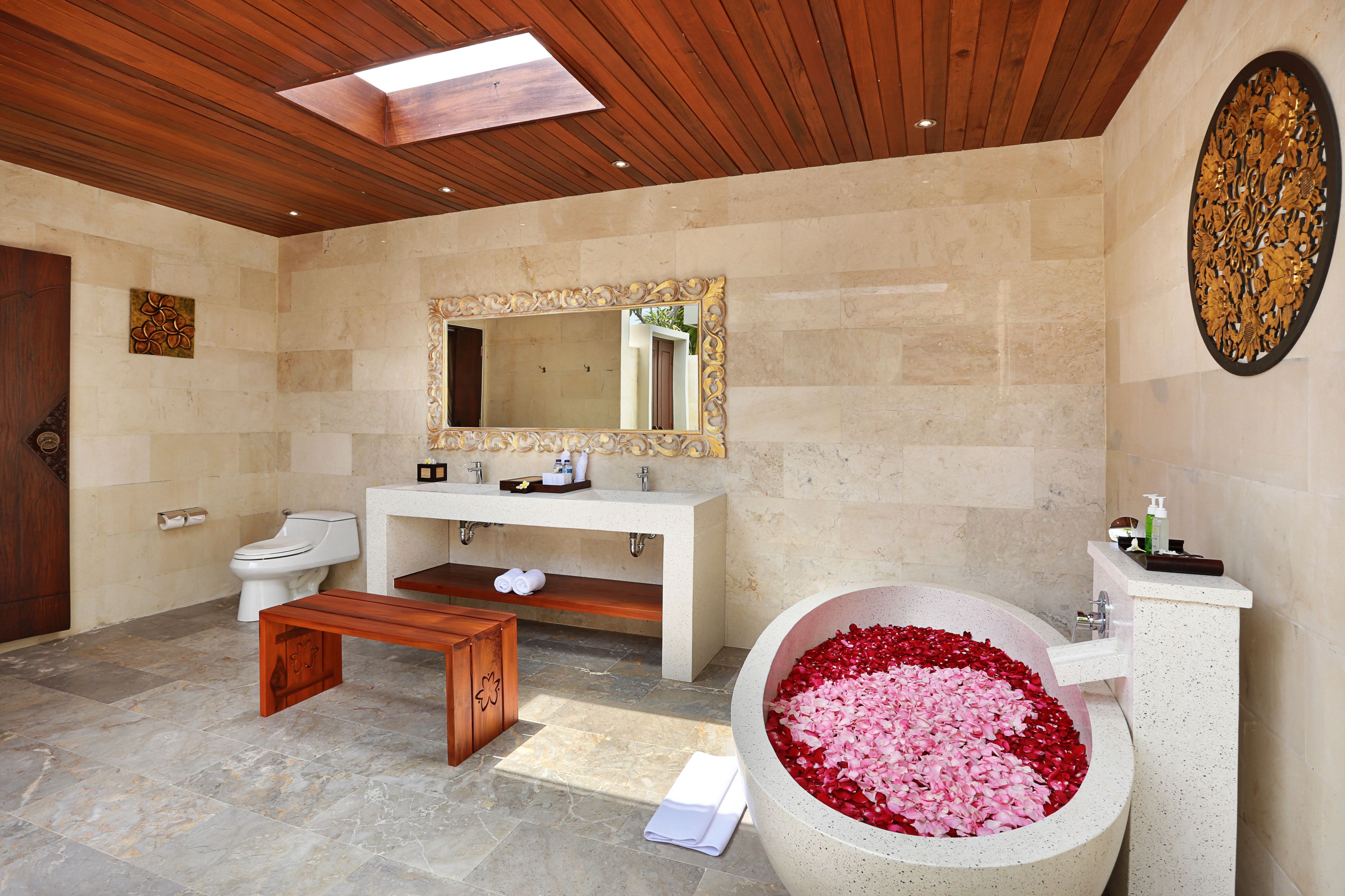 1 Bedroom Suite Pool Villa | Bathroom | Combined shower/bathtub, free toiletries, hair dryer, slippers