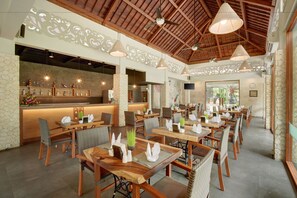 Bar (on property) - Lumbini Luxury Villas and Spa (Jimbaran)