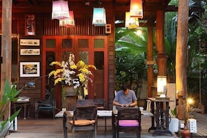 Lobby sitting area - Baan Gong Kham (Chiang Mai)
