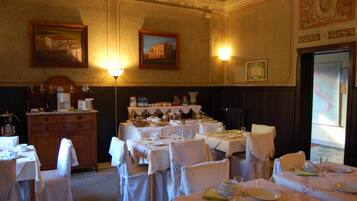 Daily buffet breakfast (EUR 8 per person)