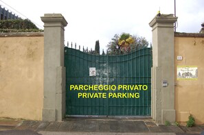 Self parking - B&B Antica Piazza dei Miracoli (Pisa)