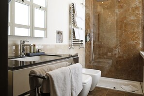 Classic Double Room, Annex Building | Bathroom | Combined shower/bathtub, rainfall showerhead, free toiletries - Rome Times Hotel (Rome)
