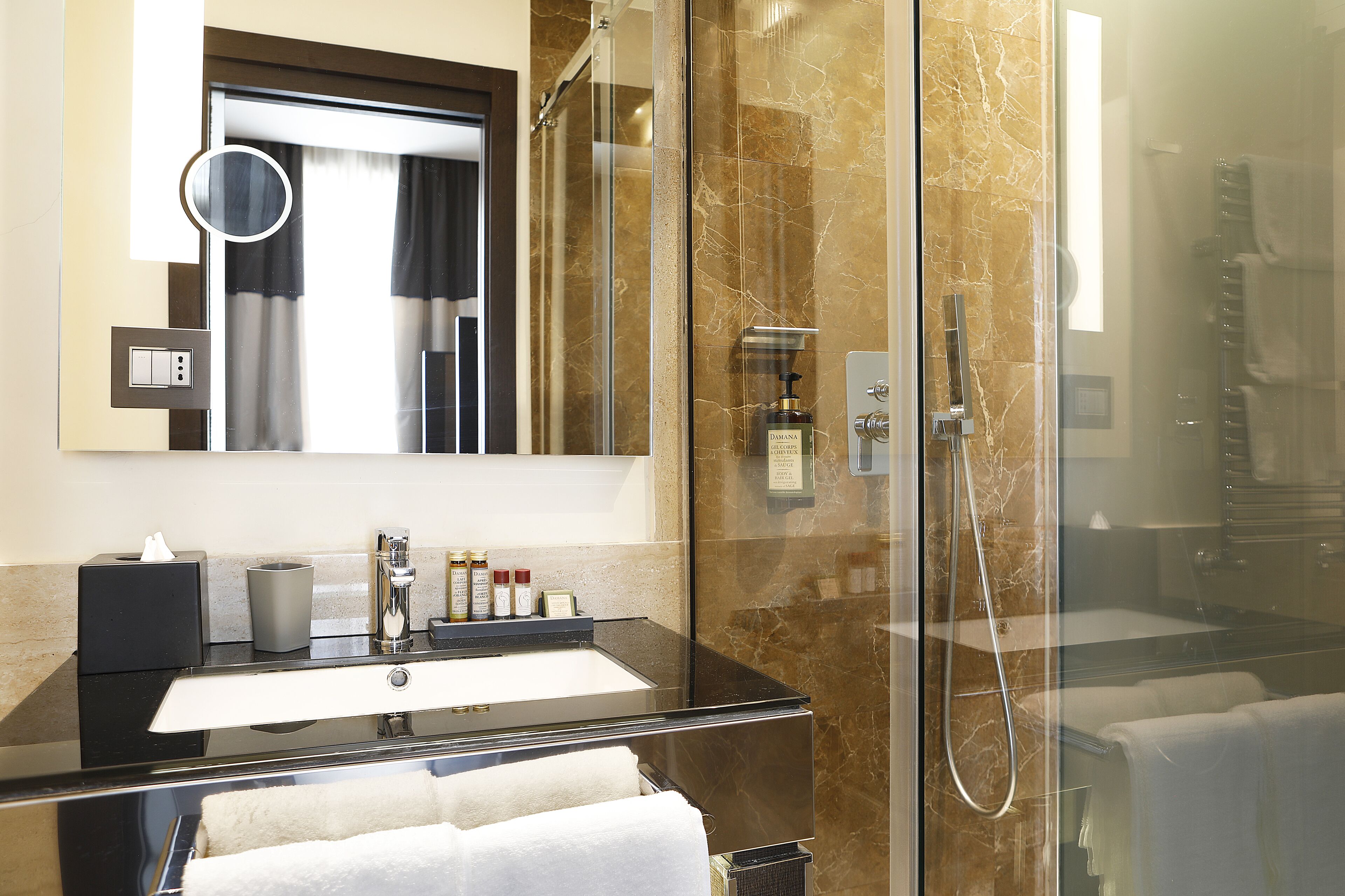 junior suite, annex building | bathroom | combined shower/bathtub, rainfall showerhead, free toiletries