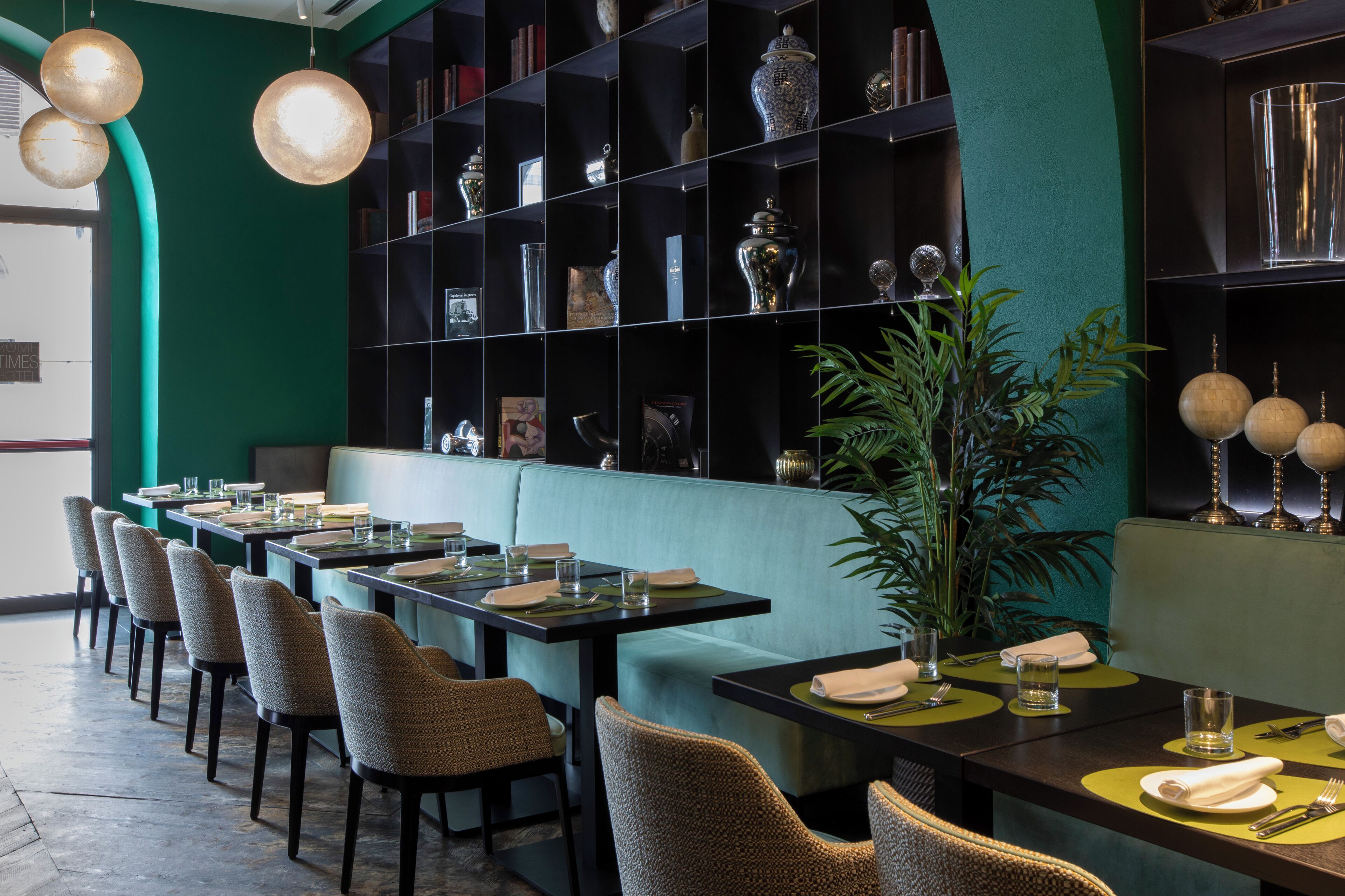 Tägliches Frühstücksbuffet (15 EUR pro Person)