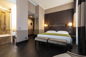 Premium bedding, in-room safe, blackout curtains, soundproofing