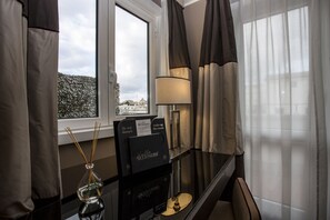 Junior Suite | Premium bedding, in-room safe, blackout drapes, soundproofing
