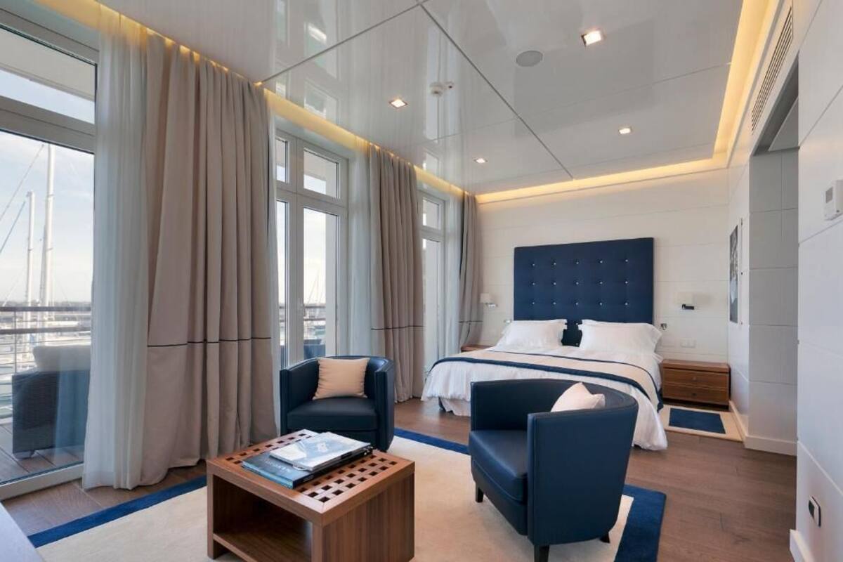 1 bedroom, premium bedding, down comforters, minibar