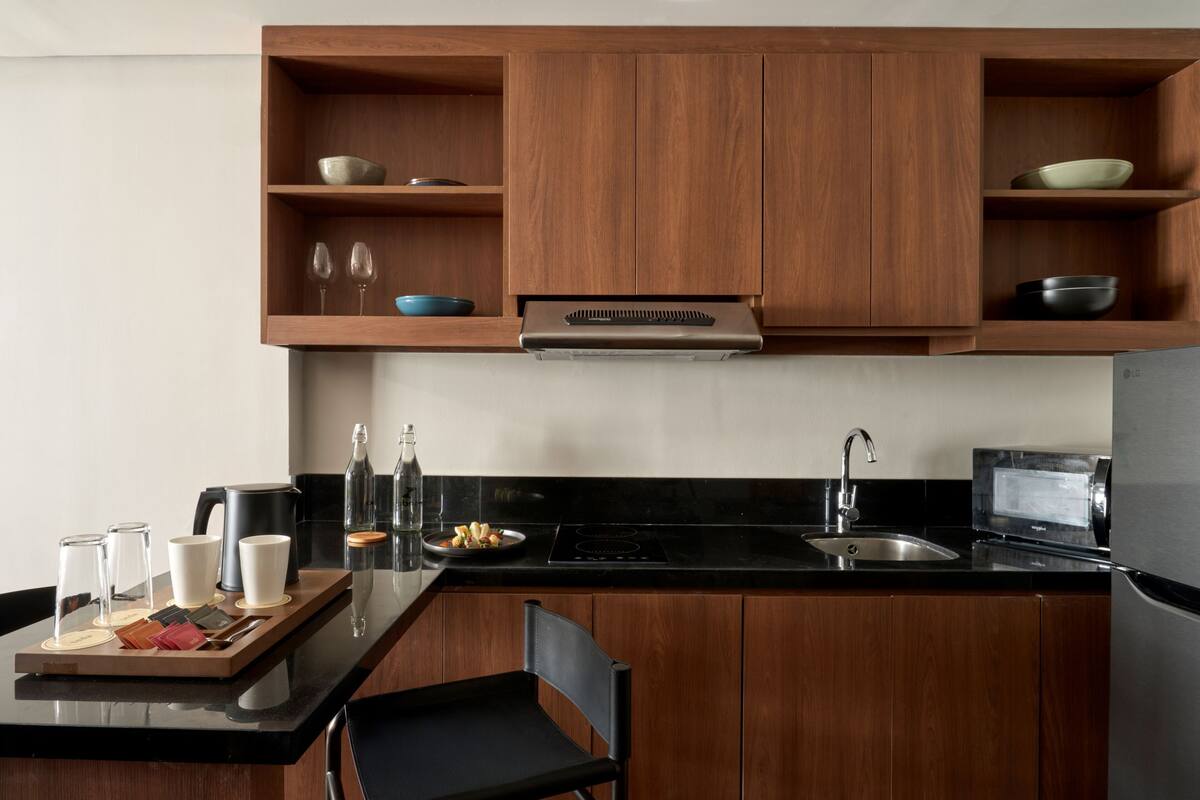 one-bedroom suite | private kitchen | coffee/tea maker, electric kettle