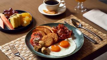 Desayuno buffet (PHP 1080 por persona)