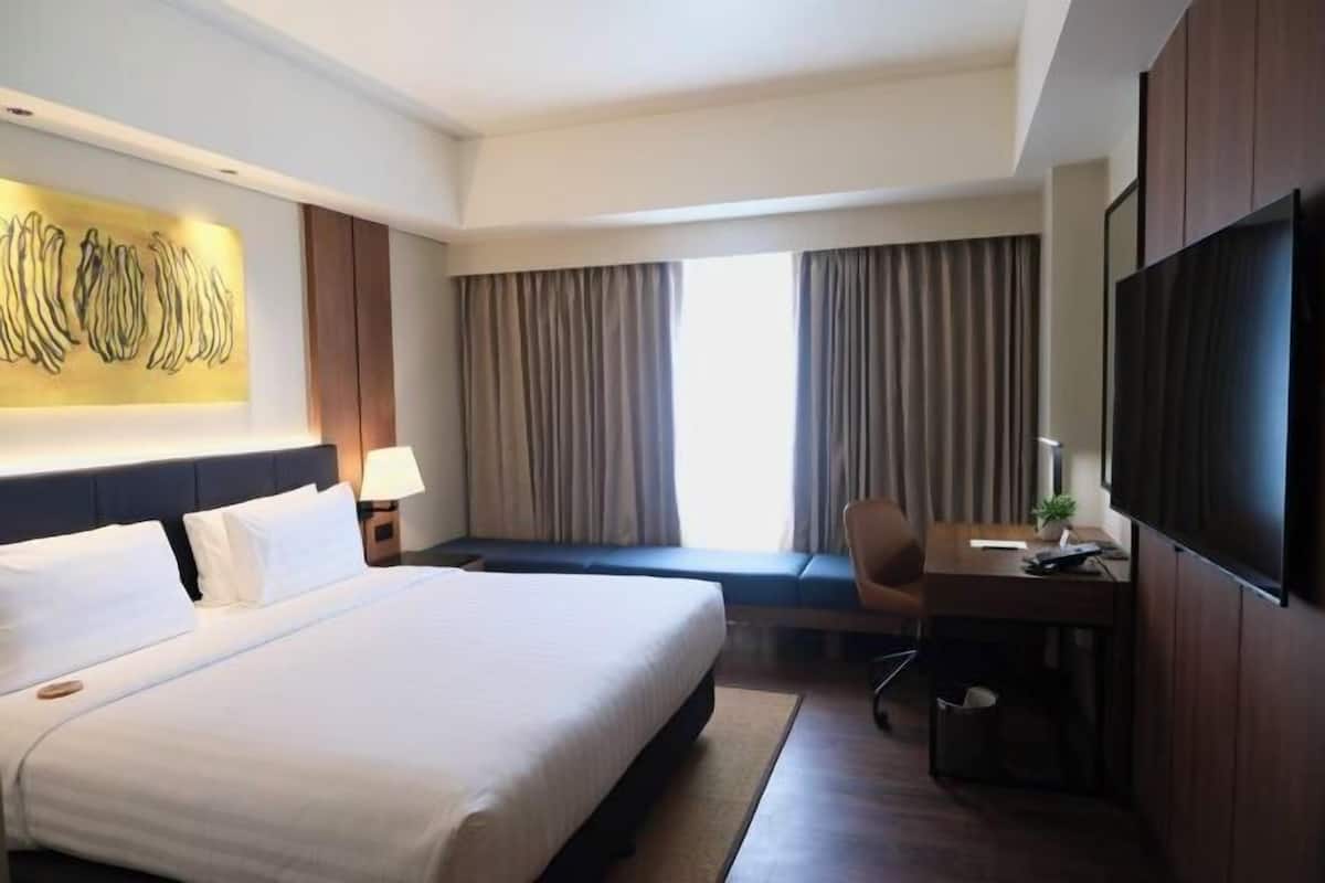 1 bedroom, in-room safe, desk, laptop workspace
