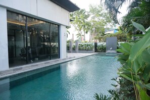 Kolam renang terbuka 