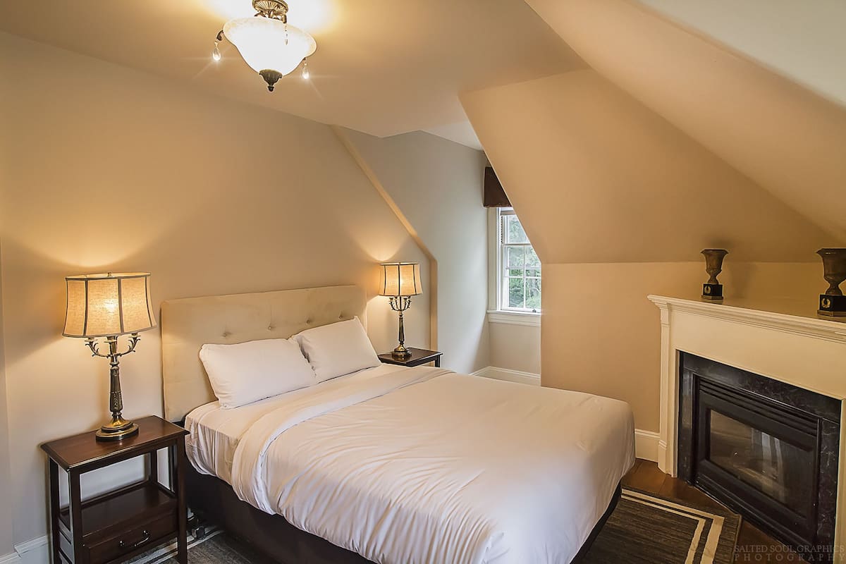 Premium bedding, down duvets, laptop workspace, blackout curtains