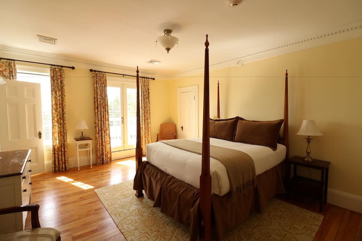 Premium bedding, down duvets, laptop workspace, blackout curtains