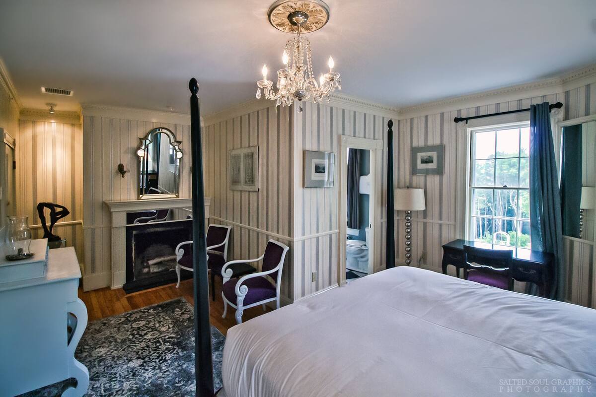 Premium bedding, down duvets, laptop workspace, blackout curtains