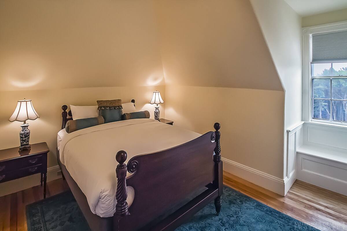 Premium bedding, down duvets, laptop workspace, blackout curtains